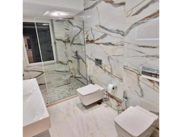 Tirane, jepet me qera , 120 m² 900 € (Kafe Flora)