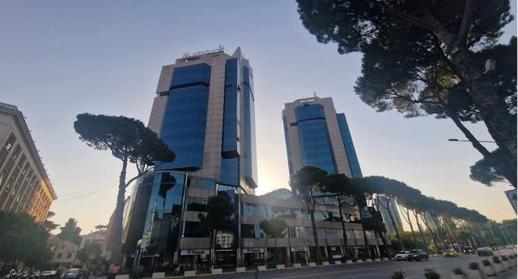 Tirane, jepet me qera zyre , 110 m² 1.200 € (Kullat Binjake)