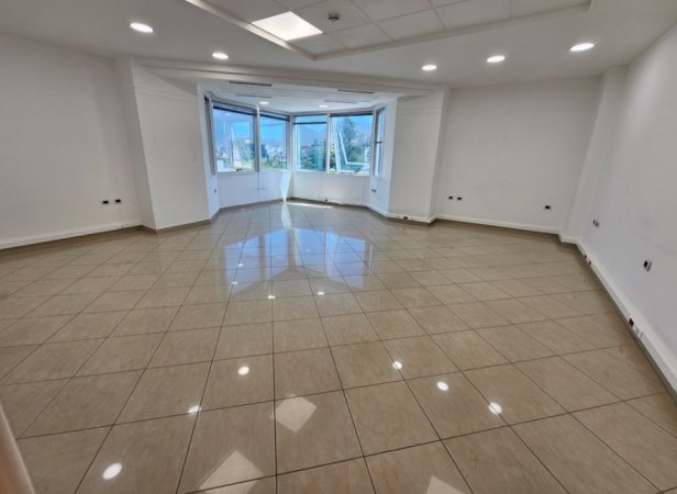 Tirane, jepet me qera zyre , 110 m² 1.200 € (Kullat Binjake)
