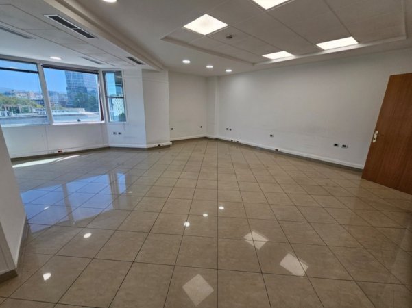Tirane, jepet me qera zyre , 110 m² 1.200 € (Kullat Binjake)