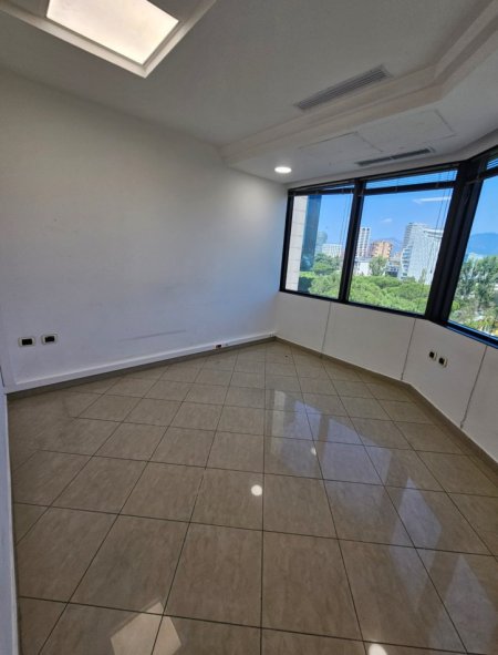 Tirane, jepet me qera zyre , 110 m² 1.200 € (Kullat Binjake)