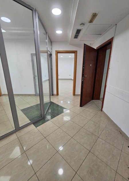 Tirane, jepet me qera zyre , 110 m² 1.200 € (Kullat Binjake)