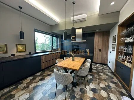 Tirane, shitet apartament , 230 m² 1.400.000 € 