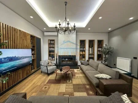 Tirane, shitet apartament , 230 m² 1.400.000 € 