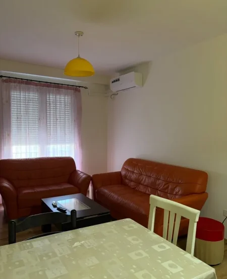 Tirane, jepet me qera apartament 1+1 Kati 4, 60 m² 450 € (Residenca Ana Qytet Studenti)