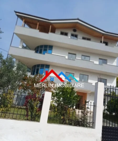 Tirane, shitet Vile 4 Kateshe, 671 m² ndertim, per 450.000 € ( afer RRUGES  SE ARBERIT)
