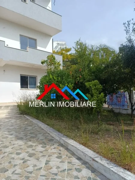 Tirane, shitet Vile 4 Kateshe, 671 m² ndertim, per 450.000 € ( afer RRUGES  SE ARBERIT)