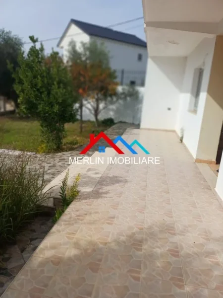 Tirane, shitet Vile 4 Kateshe, 671 m² ndertim, per 450.000 € ( afer RRUGES  SE ARBERIT)