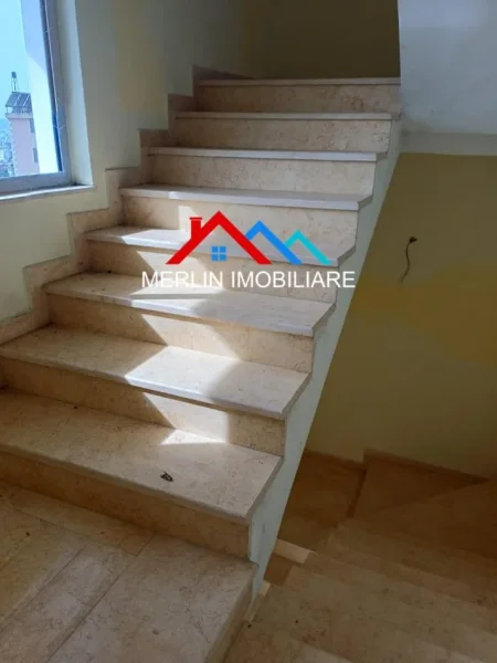 Tirane, shitet Vile 4 Kateshe, 671 m² ndertim, per 450.000 € ( afer RRUGES  SE ARBERIT)