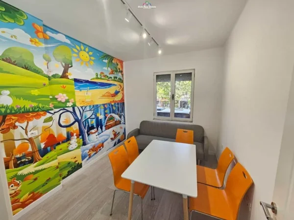 Tirane, jepet me qera zyre Kati 1, 112 m² 800 € (21 dhjetori)