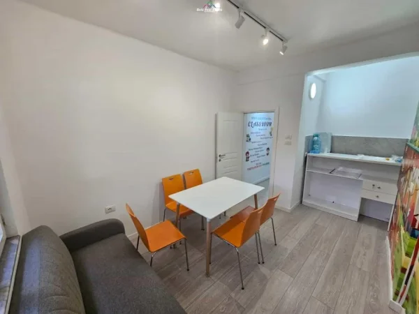 Tirane, jepet me qera zyre Kati 1, 112 m² 800 € (21 dhjetori)