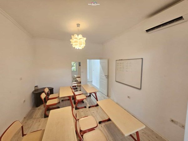 Tirane, jepet me qera zyre Kati 1, 112 m² 800 € (21 dhjetori)