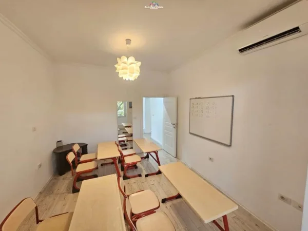 Tirane, jepet me qera zyre Kati 1, 112 m² 800 € (21 dhjetori)