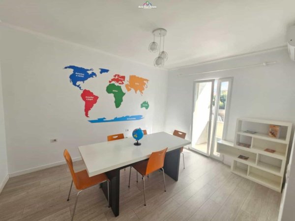 Tirane, jepet me qera zyre Kati 1, 112 m² 800 € (21 dhjetori)