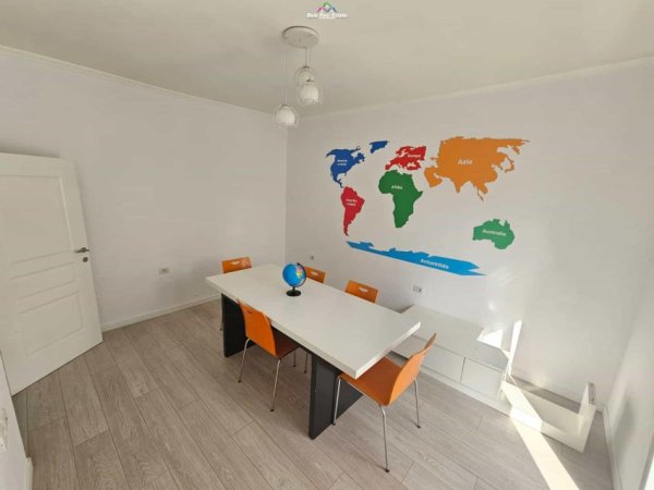 Tirane, jepet me qera zyre Kati 1, 112 m² 800 € (21 dhjetori)