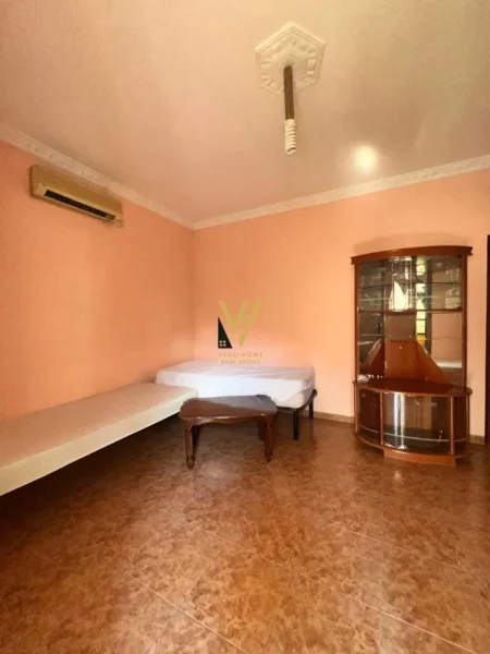 Tirane, jepet me qera apartament 3+1+Ballkon Kati 2, 130 m² 1.500 € (SHALLVARET)