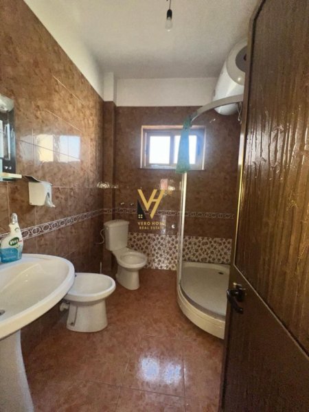 Tirane, jepet me qera apartament 3+1+Ballkon Kati 2, 130 m² 1.500 € (SHALLVARET)