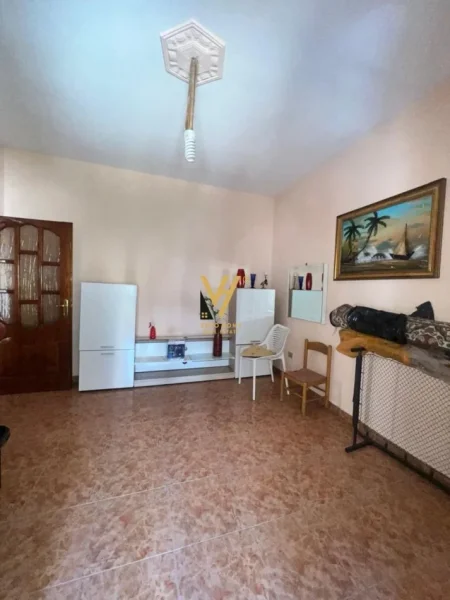 Tirane, jepet me qera apartament 3+1+Ballkon Kati 2, 130 m² 1.500 € (SHALLVARET)