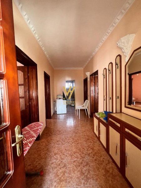 Tirane, jepet me qera apartament 3+1+Ballkon Kati 2, 130 m² 1.500 € (SHALLVARET)