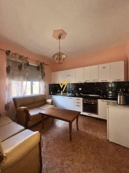 Tirane, jepet me qera apartament 3+1+Ballkon Kati 2, 130 m² 1.500 € (SHALLVARET)