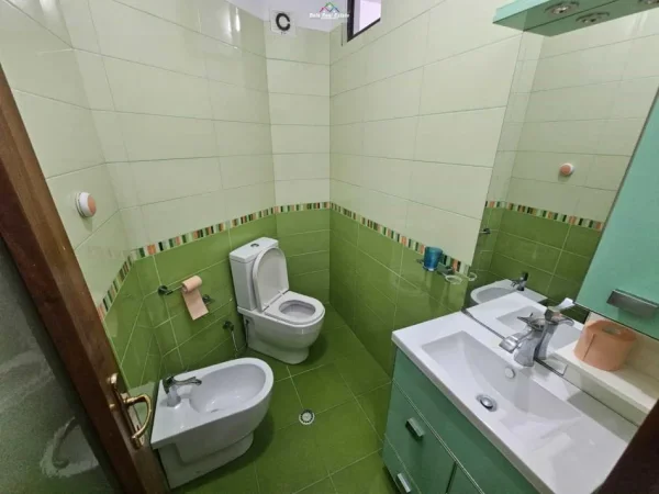 Tirane, shes apartament 3+1+Ballkon Kati 3, 140 m² 299.000 € (rruga e kavajes)