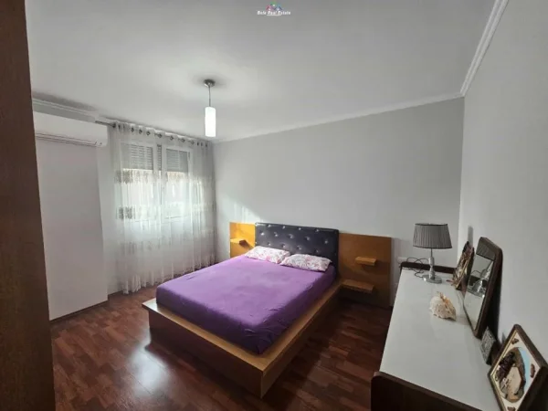 Tirane, shes apartament 3+1+Ballkon Kati 3, 140 m² 299.000 € (rruga e kavajes)