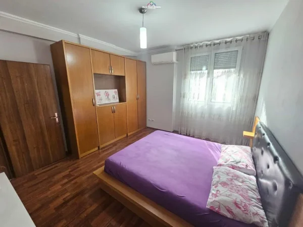 Tirane, shes apartament 3+1+Ballkon Kati 3, 140 m² 299.000 € (rruga e kavajes)