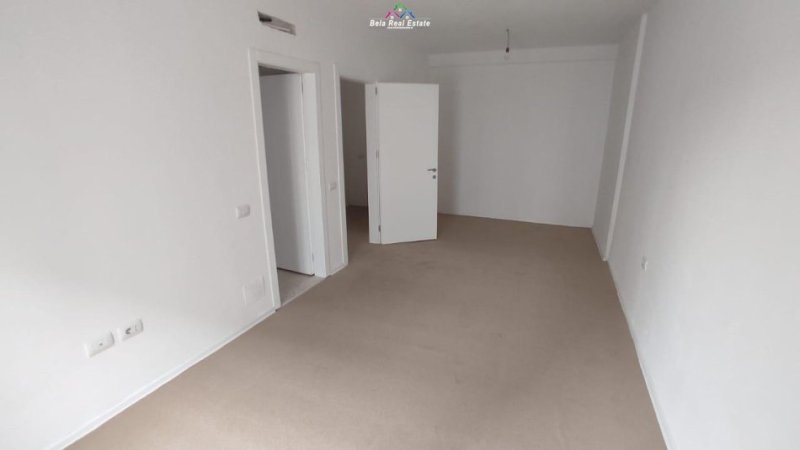 Tirane, jepet me qera zyre Kati 2, 106 m² 650 € (xhanfize keko)