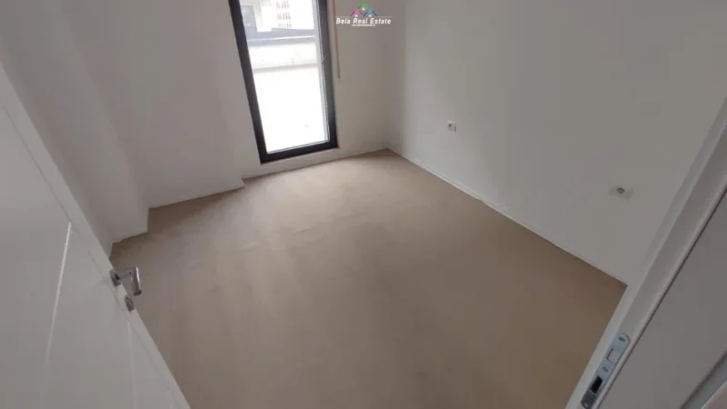 Tirane, jepet me qera zyre Kati 2, 106 m² 650 € (xhanfize keko)
