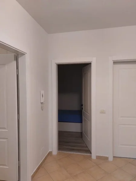 Tirane, jepet me qera apartament 2+1 Kati 3, 100 m² 550 € (Astir tek Bar Sorriso)