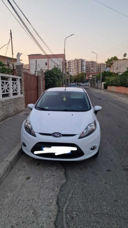 Tirane, shes makine Ford Fiesta Benzin+Gaz, e bardhë manuale Kondicioner 4.500 €