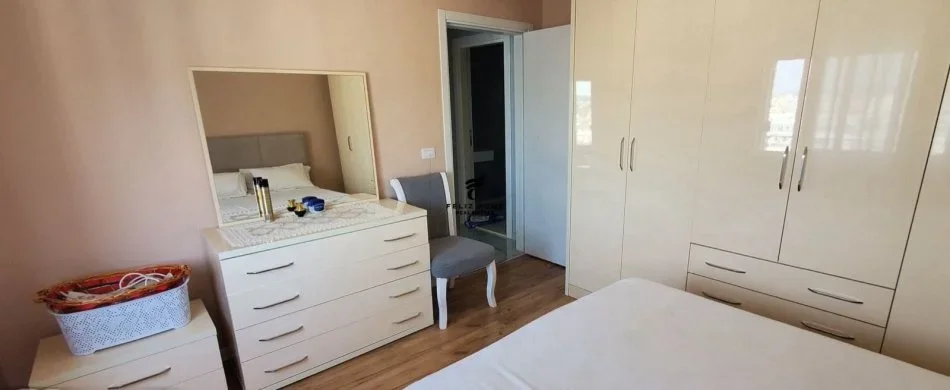 Tirane, jepet me qera apartament 2+1 Kati 11, 86 m² 650 € (KOMUNA E PARISIT)