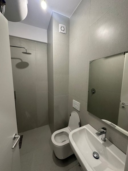 Tirane, jepet me qera apartament 1+1 Kati 8, 68 m² 450 € (ali demi)