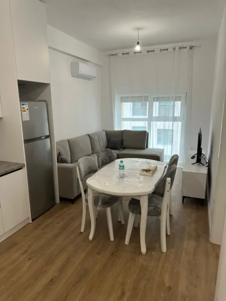 Tirane, jepet me qera apartament 1+1 Kati 8, 68 m² 450 € (ali demi)