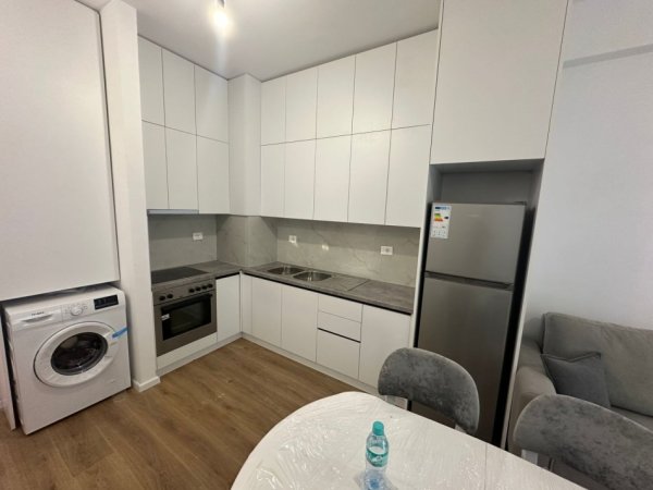 Tirane, jepet me qera apartament 1+1 Kati 8, 68 m² 450 € (ali demi)