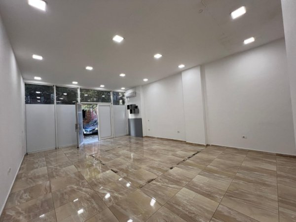 Tirane, jepet me qera ambjent biznesi Kati 0, 53 m² 420 € (Idriz Dollaku)
