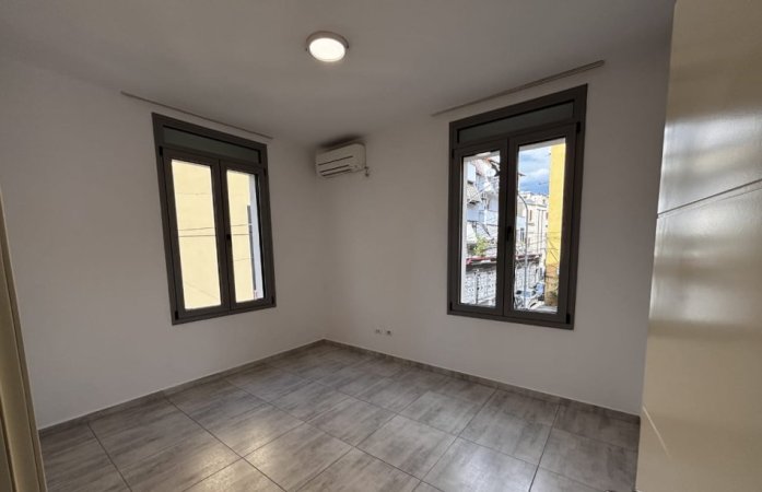 Tirane, jepet me qera zyre Kati 2, 75 m² 500 € (RRUGA E DIBRES)