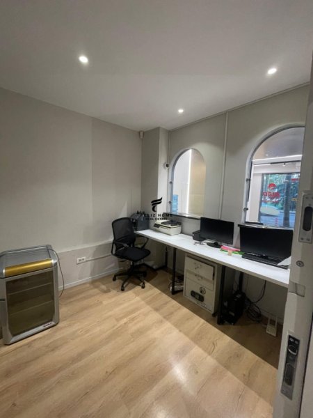 Tirane, jepet me qera dyqan Kati 0, 70 m² 800 € (VASIL SHANTO)