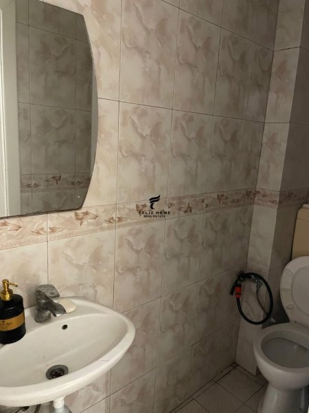 Tirane, jepet me qera dyqan Kati 0, 70 m² 800 € (VASIL SHANTO)