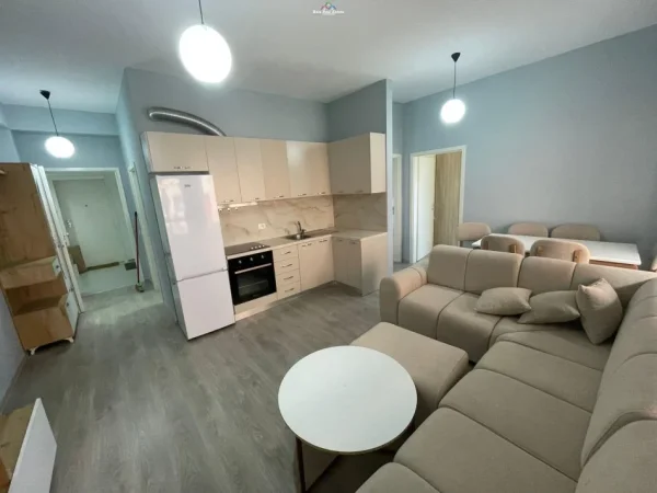 Tirane, jepet me qera apartament 2+1+Ballkon Kati 4, 80 m² 550 € (pasho hysa)