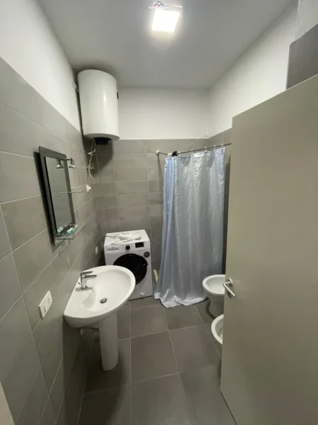 Tirane, jepet me qera apartament 2+1+Ballkon Kati 4, 80 m² 550 € (pasho hysa)