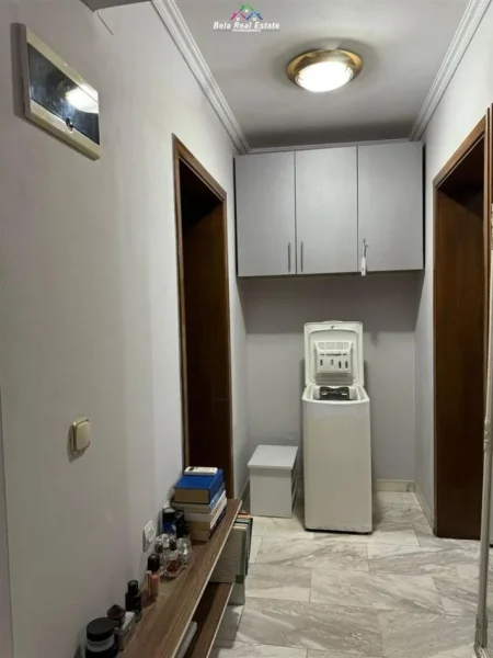 Tirane, jepet me qera apartament 1+1+Ballkon Kati 3, 70 m² 600 € (Bulevardi Bajram Curri)