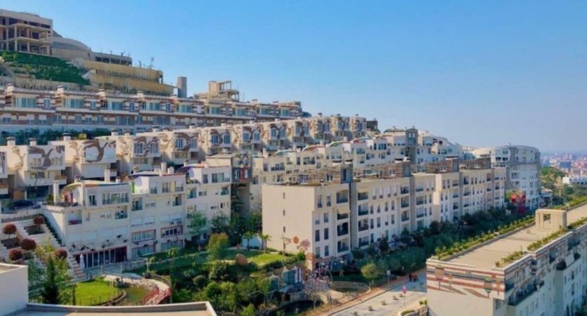 Tirane, jepet me qera apartament 3+1+Ballkon Kati 4, 111 m² 1.000 € (Prane Kodra e Diellit 2)