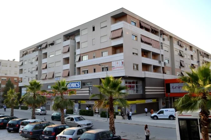 Tirane, shitet apartament 2+1+Ballkon Kati 5, 82 m² 185.000 € (Prane Kristal Center)