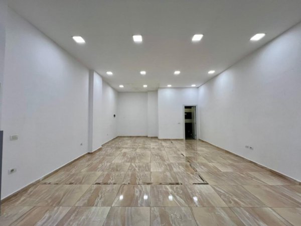Tirane, jepet me qera ambjent biznesi Kati 0, 53 m² 420 € (Rruga Idriz Dollaku)