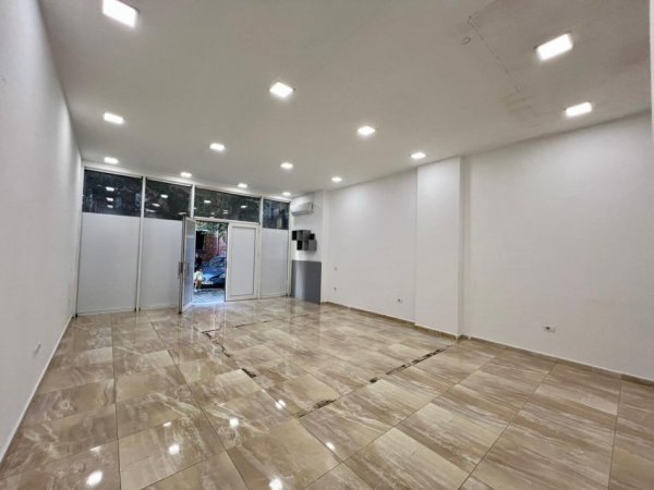 Tirane, jepet me qera ambjent biznesi Kati 0, 53 m² 420 € (Rruga Idriz Dollaku)