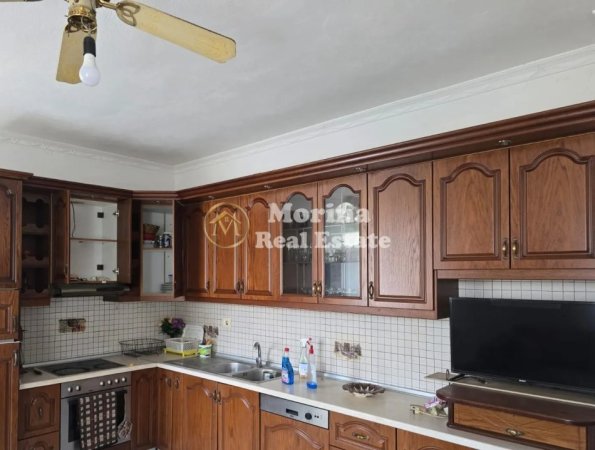 Tirane, jepet me qera apartament 2+1 Kati 3, 109 m² 550 € (Rruga e Durresit)