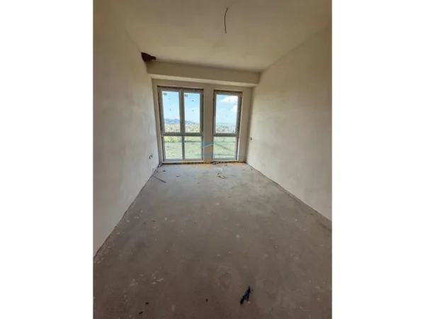 Tirane, shitet apartament 2+1+Ballkon Kati 8, 114 m² 189.500 € (Unaza e Re)