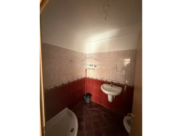 Tirane, shitet apartament 2+1+Ballkon Kati 3, 99 m² 225.000 € (Liqeni i Thatë)
