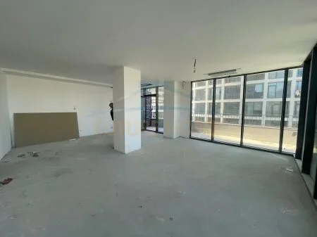 Tirane, shitet apartament 3+1 Kati 2, 171 m² 550.000 € 